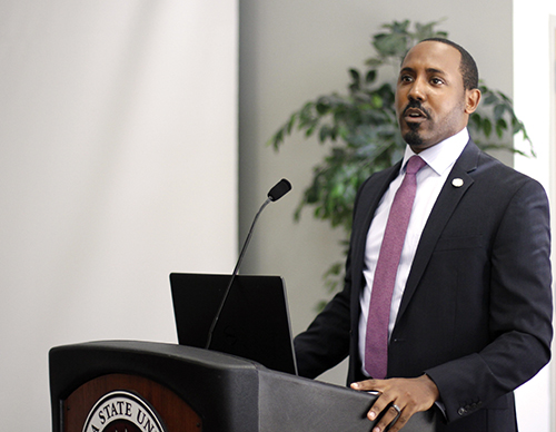 Ramon Alexander addresses the 5th Annual Mentoring Institute on Dec. 9, 2016.